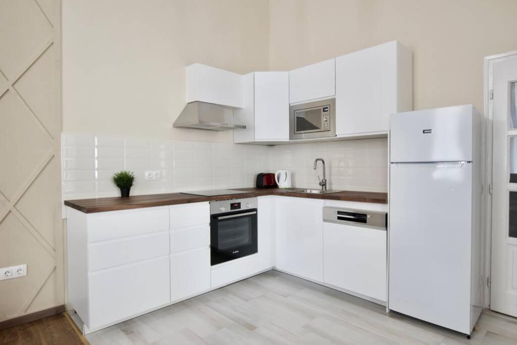 Premium Apartment By Hi5-Vaci Str. 3 Bedroom Будапешт Экстерьер фото
