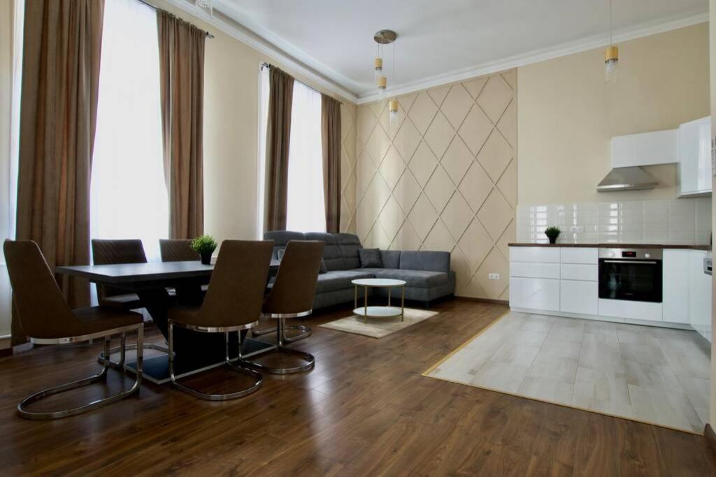 Premium Apartment By Hi5-Vaci Str. 3 Bedroom Будапешт Экстерьер фото