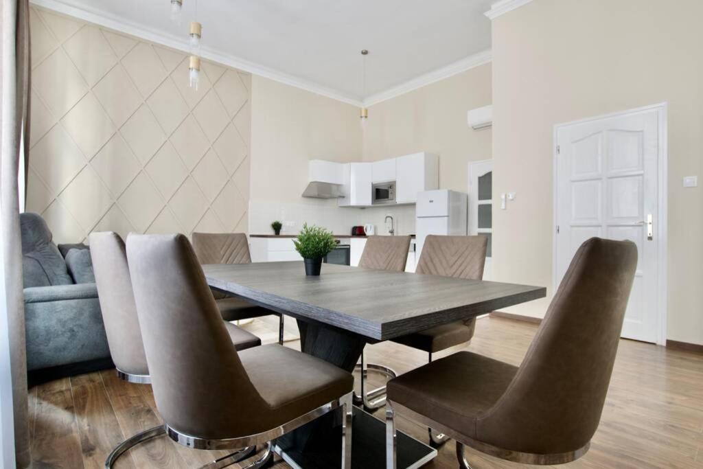 Premium Apartment By Hi5-Vaci Str. 3 Bedroom Будапешт Экстерьер фото